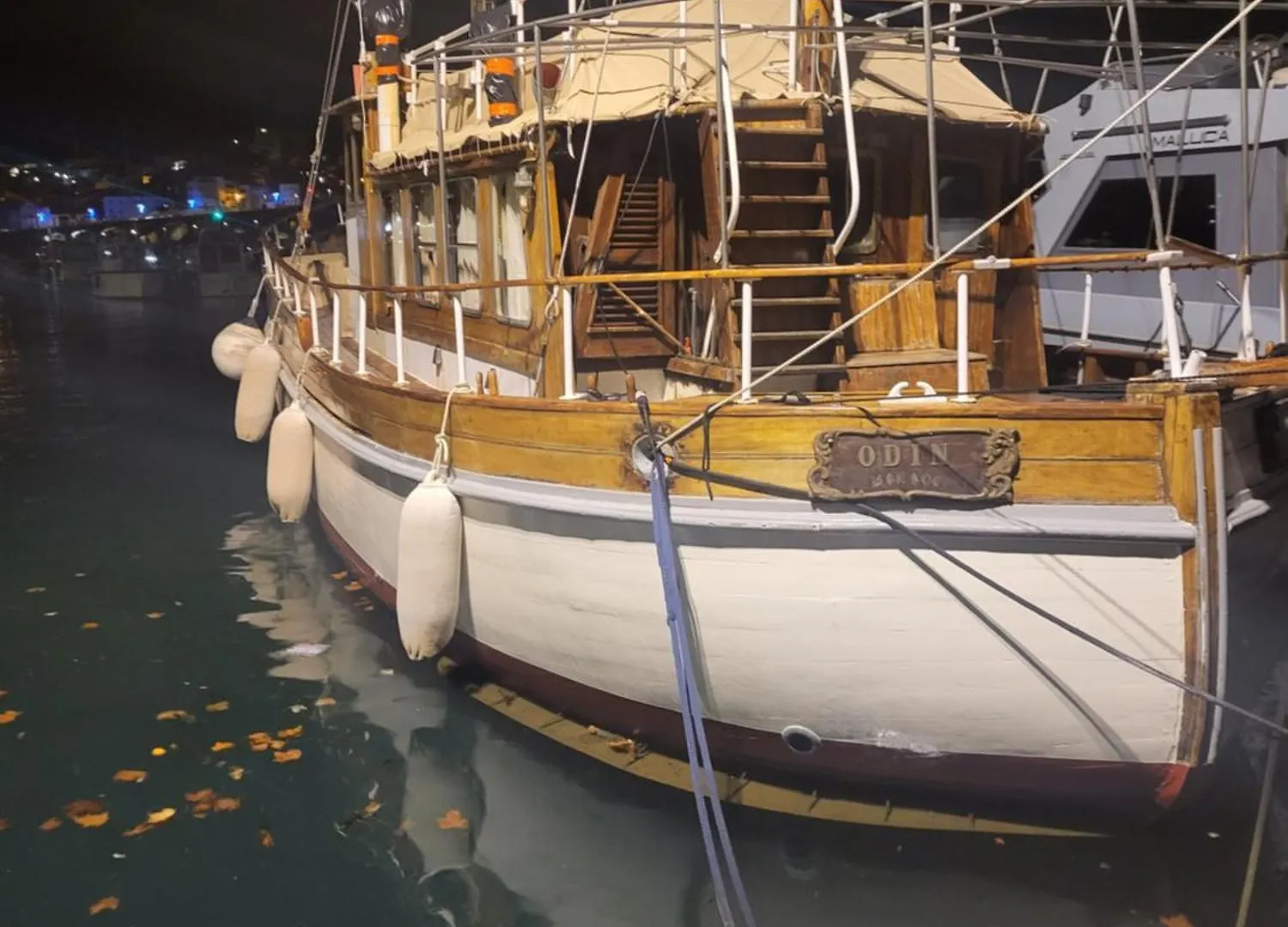Bateau Pirate Hotel Crespinet Botel
