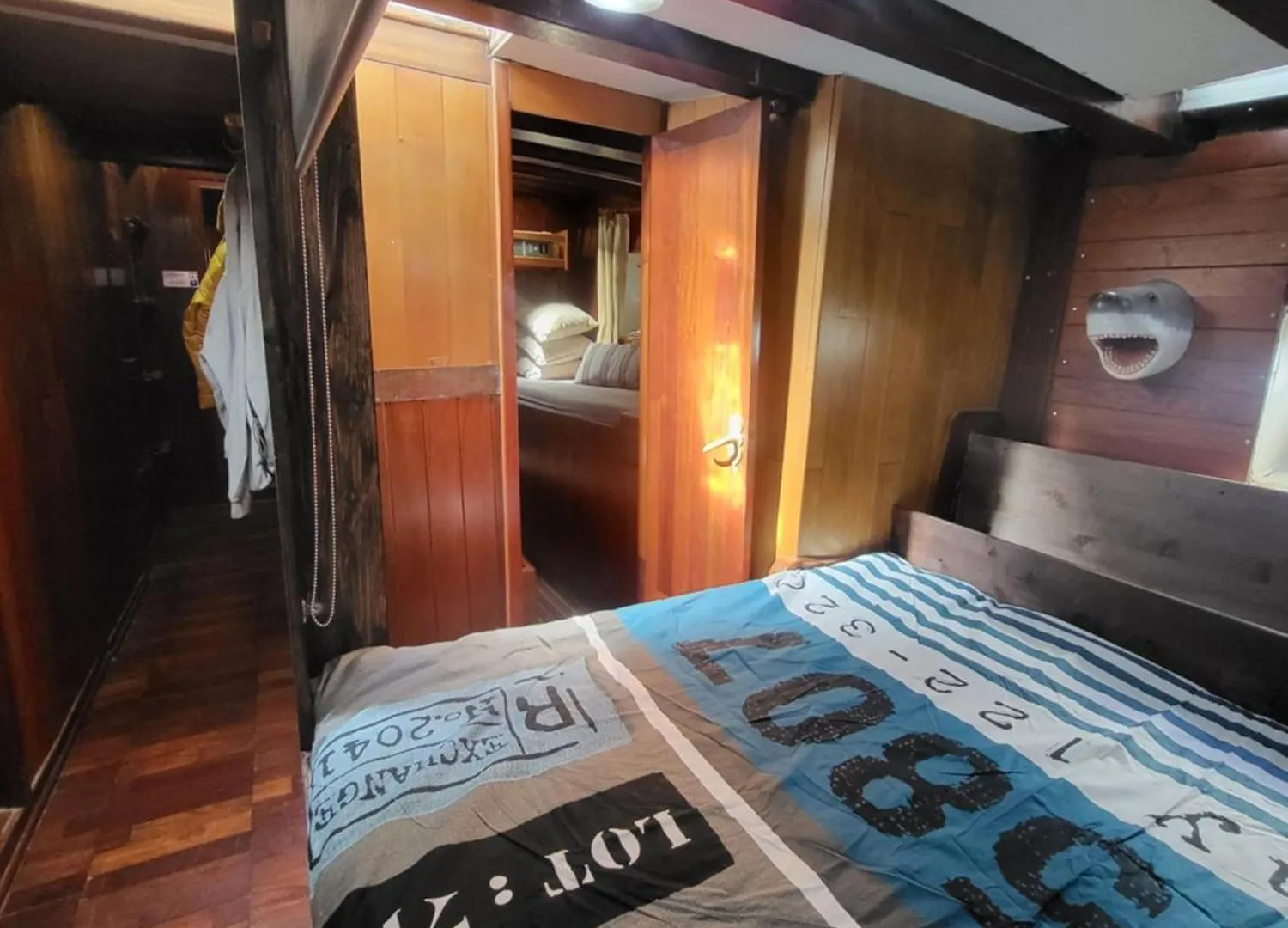 Botel Bateau Pirate Hotel Crespinet